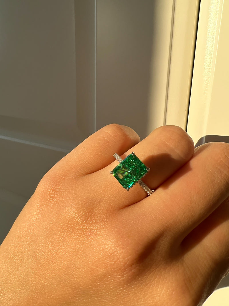 Iced out Ring Smaragdgrün
