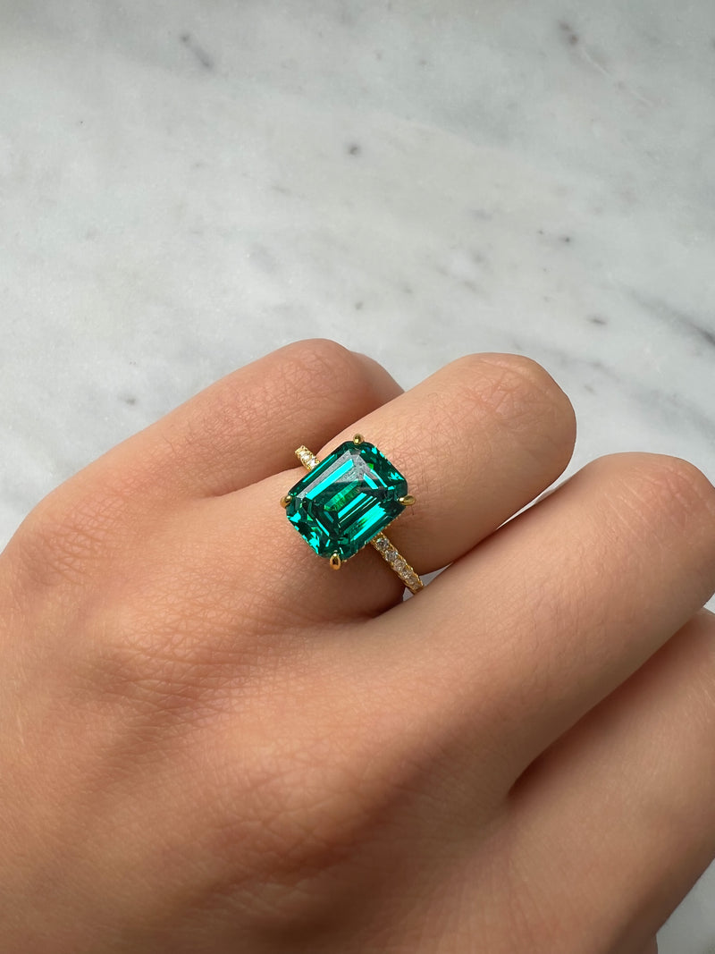 Emeralda Ring Emerald green